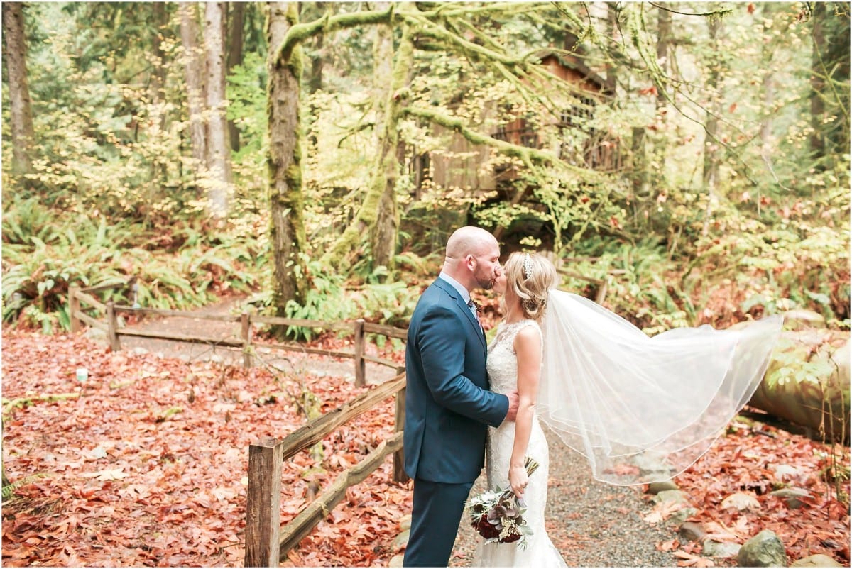 ashley-clay-treehouse-point-elopement_9724